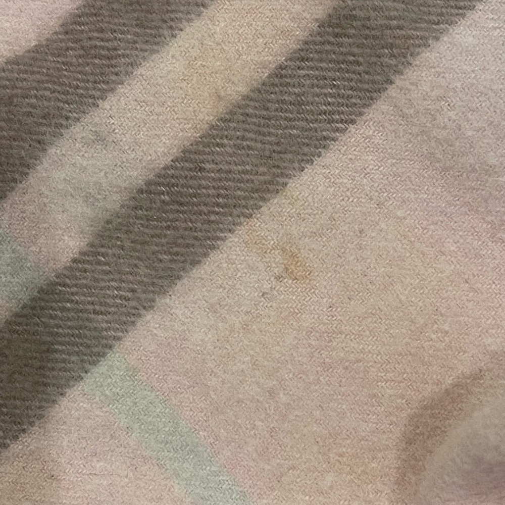 Authentic Burberry Pink Nova Check Cashmere Scarf in Candy Nova Plaid - Picture 4 of 4